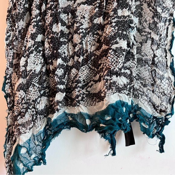 MASSIMO DUTTO SNAKE PRINT SPRING SCARF - Picture 2 of 11